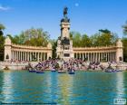 L’étang de El Retiro Park et le monument à Alfonso XII, Madrid, Espagne