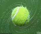 Balle de tennis humide