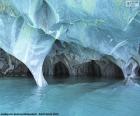 Superbe photographie des grottes en marbre situé dans le lac General Carrera, Patagonie, Chili