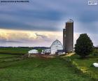 Ferme laitière avec silo et grenier, Wisconsin, Etats-Unis