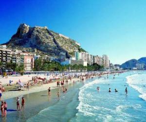 Puzzle Scène de plage - Les gens prenant un bain de soleil