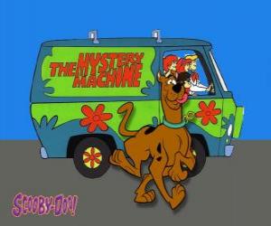 Puzzle Scooby Doo fiers en face de le classic fourgon hippie Volkswagen Combi