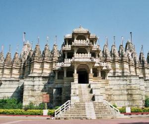 Puzzle Temple de Ranakpur, le plus grand temple du jaïnisme en Inde. Temple construit en marbre