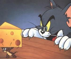 Puzzle Tom le chat surprenant la souris Jerry prenant un morceau de fromage