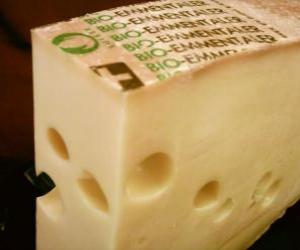 Puzzle Toute la pièce de fromage ouvert de type gruyer ou emmental 