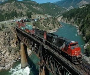 Puzzle Train de marchandises passant sur un pont