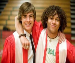 Puzzle Troy Bolton (Zac Efron) et Chad (Corbin Bleu) le jour de l'obtention du diplôme