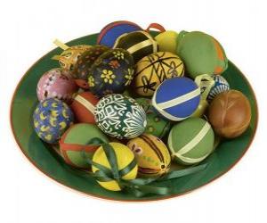 Puzzle Typique des oeufs décorés de Pâques 