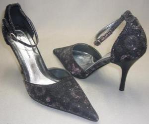 Puzzle Une paire d'élégantes chaussures à talons hauts