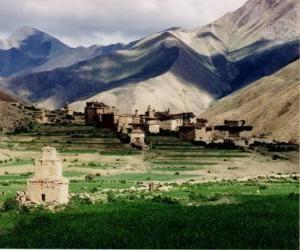 Puzzle Village dans le paysage, au Népal