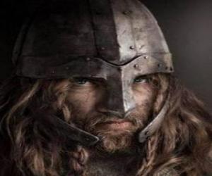 Puzzle Visage de viking avec moustache et barbe et avec le casque