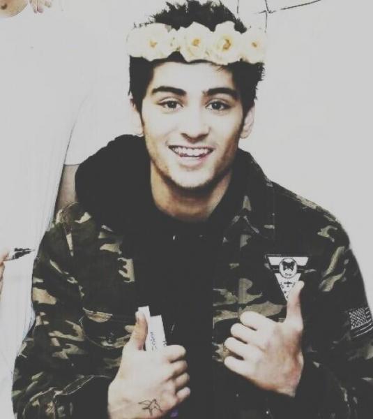 Zayn Malik Crown Flowers puzzle